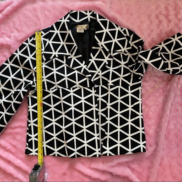 Transitions Crop Jacket - Picture 8 of 11